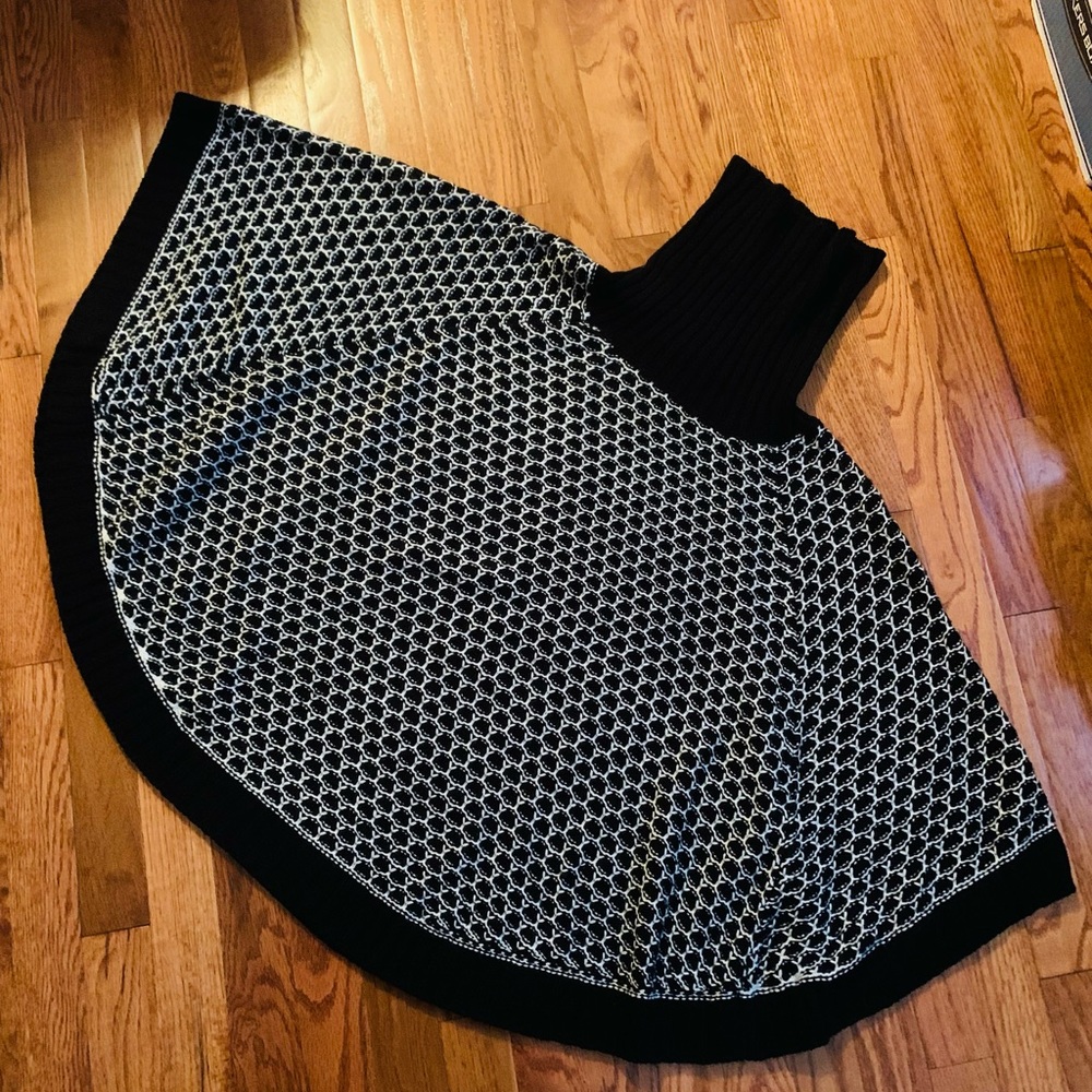 “Joseph A” Black and White Sweater-Poncho- Sz S.    EUC!